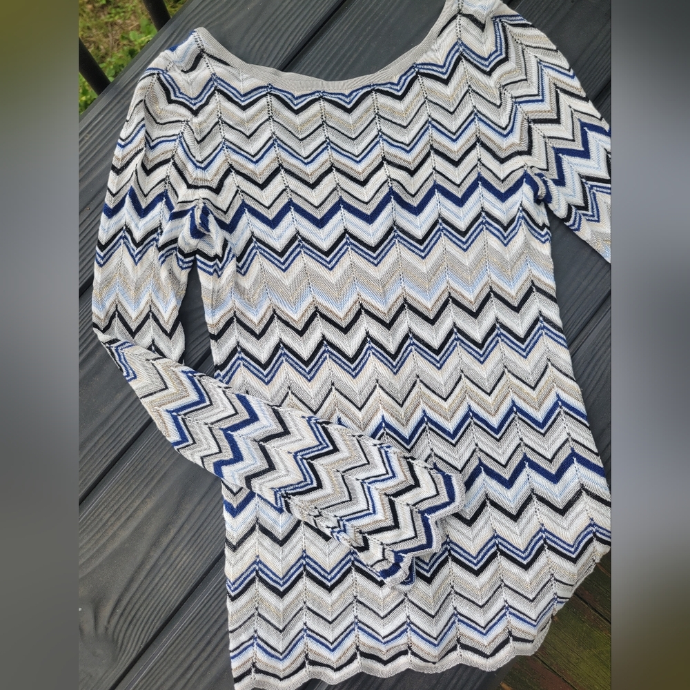 White House Black Market Long Sleeve Soft Strappy Chevron Top Small